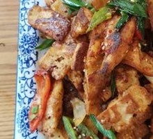 Crispy Flatbread Stir-Fry with Meat