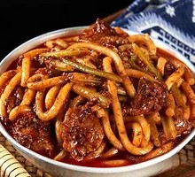 Xinjiang Fried Rice Noodles with Beef
