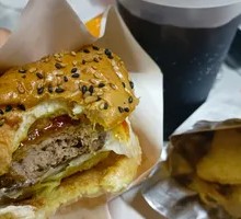 热带凤梨牛肉堡