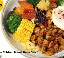 Thai-style Grilled Chicken Bowl with Vegetables and Grains