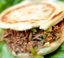 Pan-fried Egg Meat Sandwich