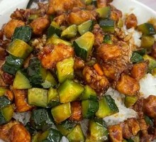 Sauce-Braised Chicken Rice Bowl