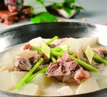Braised Lamb Ribs with Radish in Pot