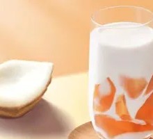 Thick Coconut Milk with White Jade