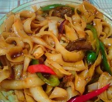 Spicy Pepper and Pork Stir-Fried Knife-Sliced Noodles