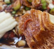 Flower-shaped steamed bun