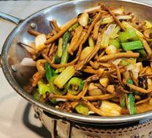 Spicy Tea Tree Mushroom Hot Pot