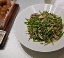Stir-fried Tripe with Mustard Greens