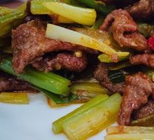 Stir-Fried Beef with Yellow Onion
