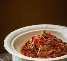 Stir-fried Yellow Beef with Tea Oil
