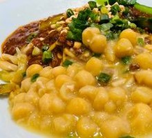 Spicy Pork Sauce Noodles with Peas