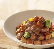 Beef Cubes with珍贵 Mushrooms