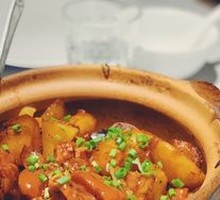 Bouncy Aunt's Pig Trotters