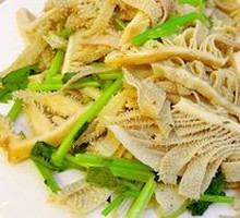 Stir-fried Scallion with Fish Balls