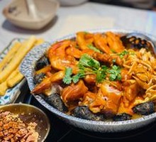 Snail Rice Noodles with Stinky Tofu Family Feast