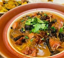 Stir-fried Chicken with Chanterelles