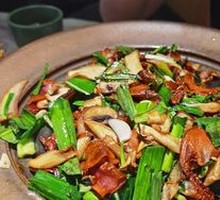 Stir-fried King Oyster Mushrooms with Black Trumpet
