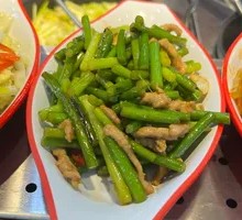 Stir-fried Pork with Garlic Greens