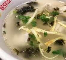 Bone broth pork and vegetable dumplings