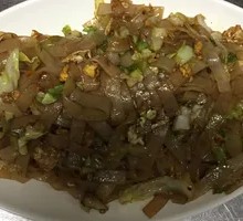 Stir-fried Rice Noodles with Egg and Shredded Pork