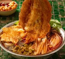 Fried Egg Snail Noodles