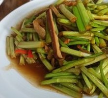 Stir-fried Water Celery with Fried Tofu Sheets