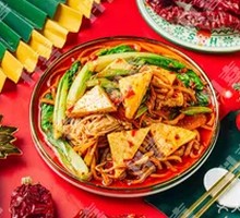 Girlfriend's Favorite Stir-Fried Rice Noodles with Plenty of Vegetables