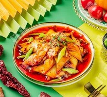 Juicy Tomato Beef with Wide Noodles