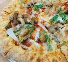 Premium Deluxe Pizza