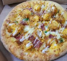 Golden Salted Egg Yolk Chicken Pizza