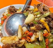 Stir-Fried Beef with Yellow Onion