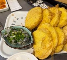 Fried Steamed Bun Slices with Stinky Tofu