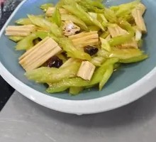 Celery with Yellow Skin Tofu Shreds