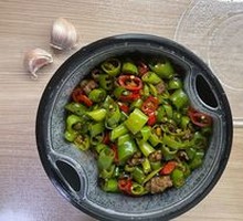 Sliced Beef with Green and Red Peppers Noodles
