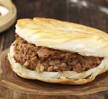 Classic Braised Pork in Flatbread