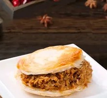 Old Tongguan Crispy Pork Steamed Bun