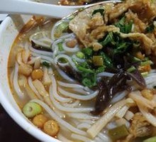 Sour Bamboo Shoots with Black Fungus Noodles