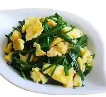 Stir-fried eggs with chives