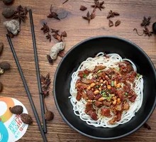 Beef Brisket Stir-Fried with Snail Noodles