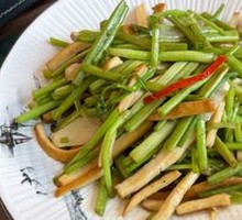 Stir-fried Water Celery with Tofu Skin