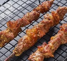 Charcoal-grilled Lamb Skewers with Red Willow