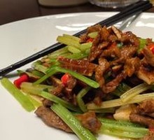 Stir-fried Beef with Celery