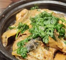 Braised Yellow Croaker in Clay Pot