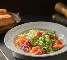 Smoked Salmon Avocado Salad