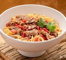Stir-Fried Yellow Beef Noodles