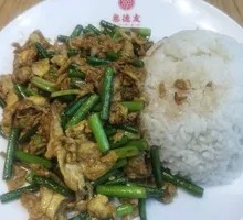 Egg Stir-fried with Garlic Shoots