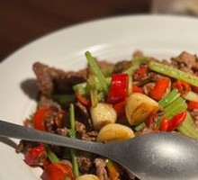 Stir-fried Yellow Beef with Wild Goose