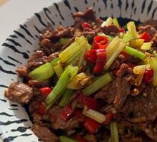Stir-Fried Beef with Yellow Onion