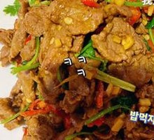 Stir-Fried Beef with Yellow Onion