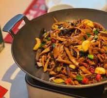 Stewed smoked bamboo shoots with腊 meat